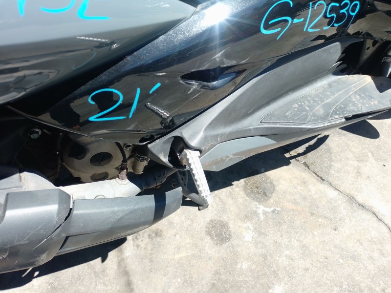 Recambio de estribera derecha para yamaha x-max x-max 300 (sh14) referencia OEM IAM   