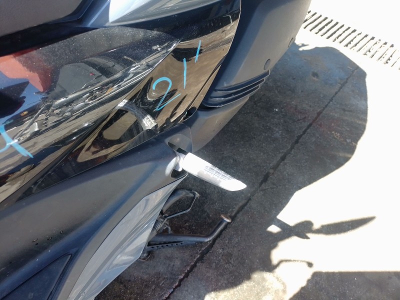 Recambio de estribera izquierda para yamaha x-max x-max 300 (sh14) referencia OEM IAM   