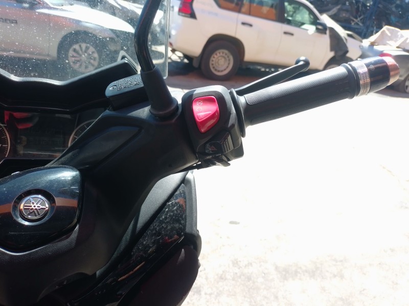 Recambio de piña luces derecha para yamaha x-max x-max 300 (sh14) referencia OEM IAM   