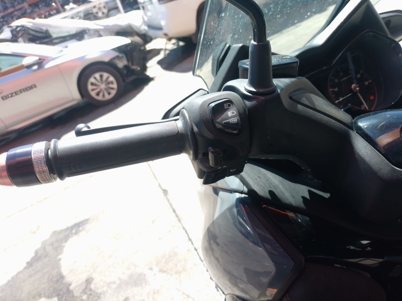 Recambio de piña luces izquierda para yamaha x-max x-max 300 (sh14) referencia OEM IAM   