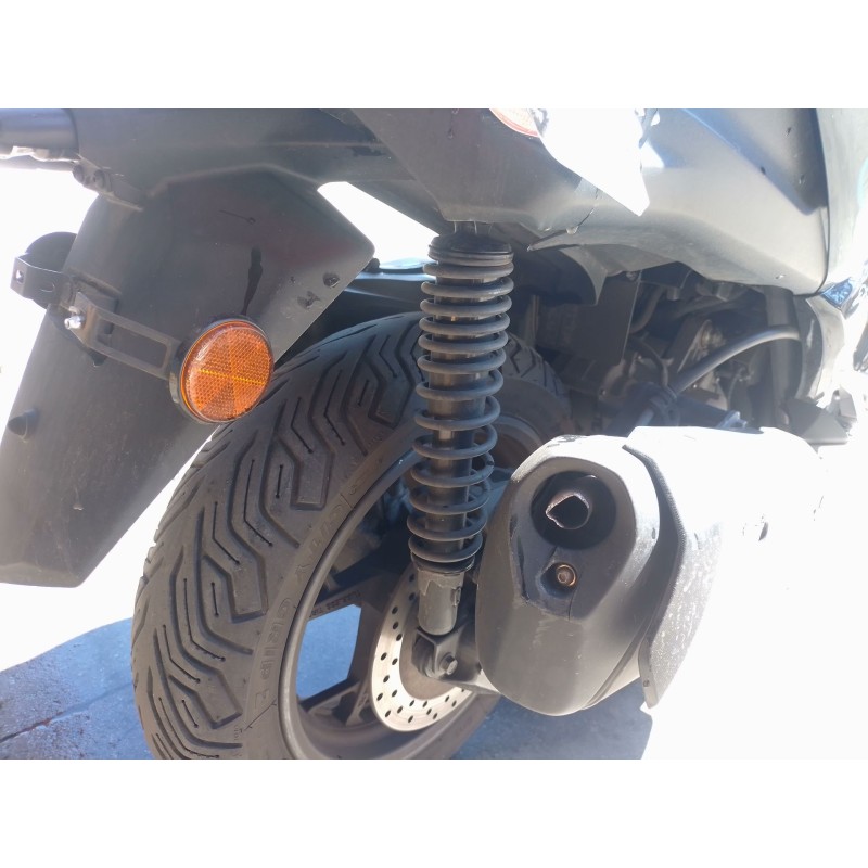 Recambio de amortiguador trasero derecho para yamaha x-max x-max 300 (sh14) referencia OEM IAM   