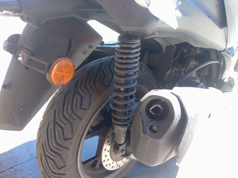 Recambio de amortiguador trasero derecho para yamaha x-max x-max 300 (sh14) referencia OEM IAM   