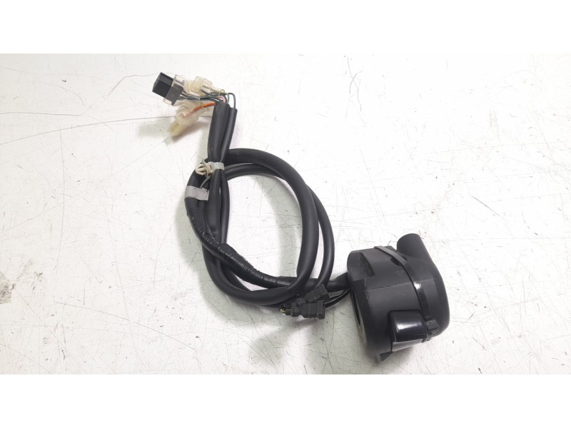 Recambio de piña luces derecha para honda pcx 125 pcx 125 referencia OEM IAM 35160K1ZJ12  