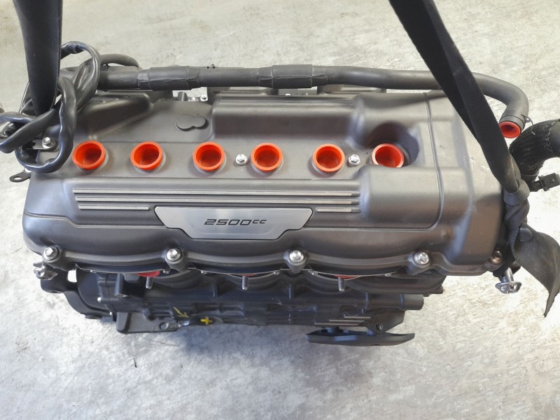 Recambio de despiece motor para triumph rocket 3 r referencia OEM IAM J  