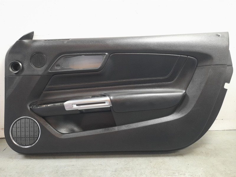 Recambio de guarnecido puerta delantera derecha para ford mustang convertible gt referencia OEM IAM JR3B6323942  