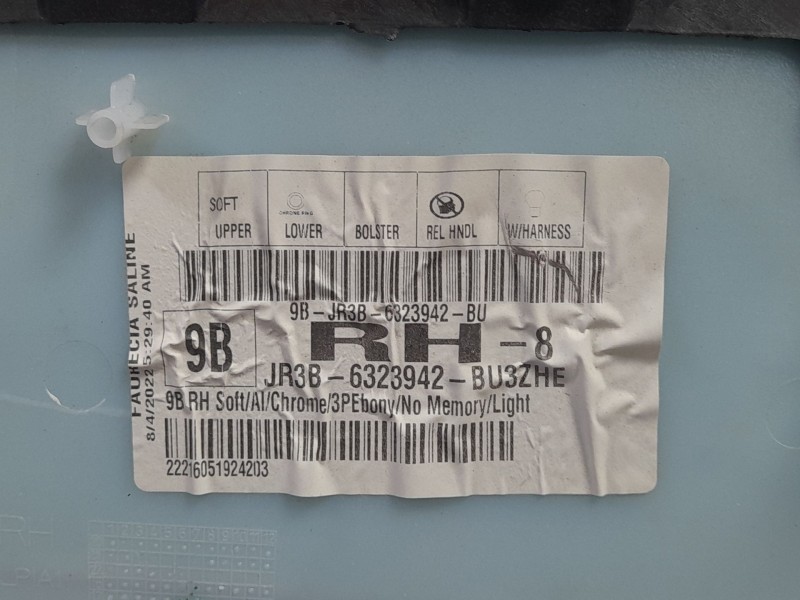 Recambio de guarnecido puerta delantera derecha para ford mustang convertible gt referencia OEM IAM JR3B6323942  