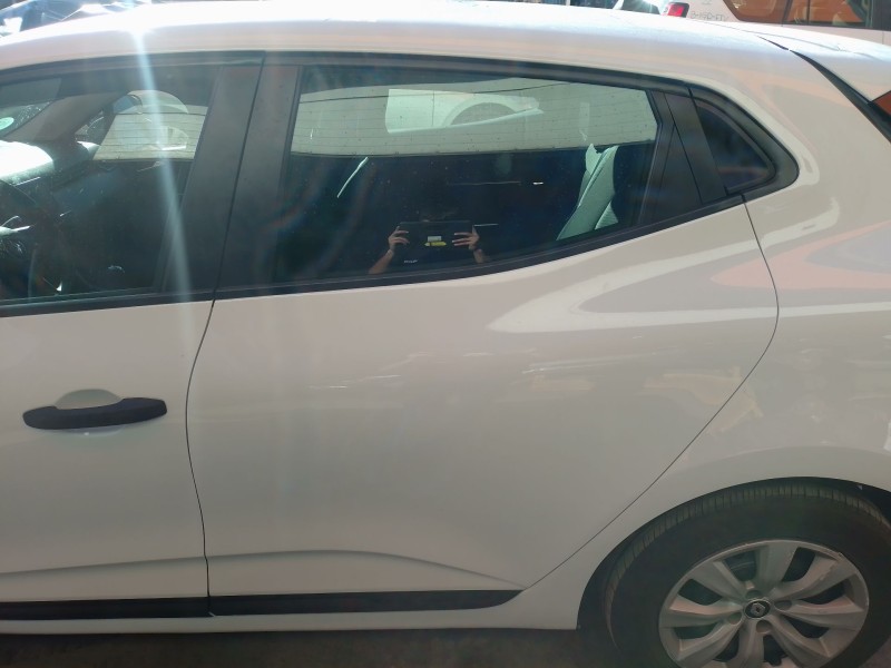 Recambio de puerta trasera izquierda para renault clio v (b7_) 1.5 blue dci 85 (b7ag) referencia OEM IAM   