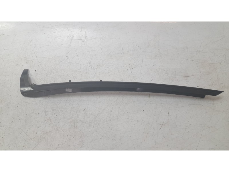 Recambio de moldura para ford mustang convertible gt referencia OEM IAM FR3B7602564  