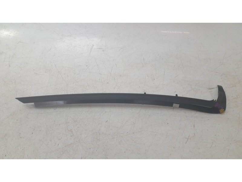 Recambio de moldura para ford mustang convertible gt referencia OEM IAM FR3B7602565  