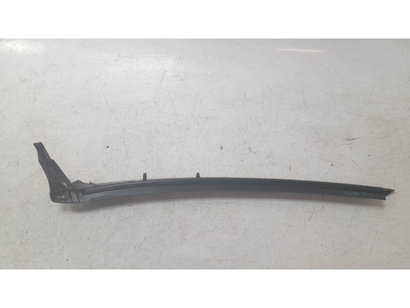 Recambio de moldura para ford mustang convertible gt referencia OEM IAM FR3B7602565  
