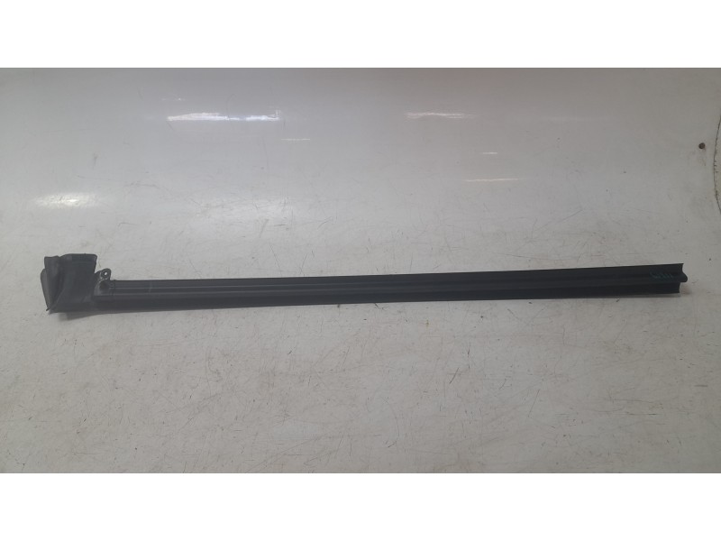 Recambio de moldura para ford mustang convertible gt referencia OEM IAM FR3B6321434  