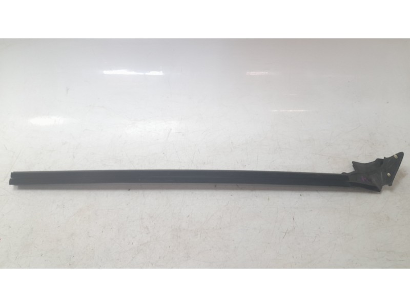 Recambio de moldura para ford mustang convertible gt referencia OEM IAM FR3B6321434  
