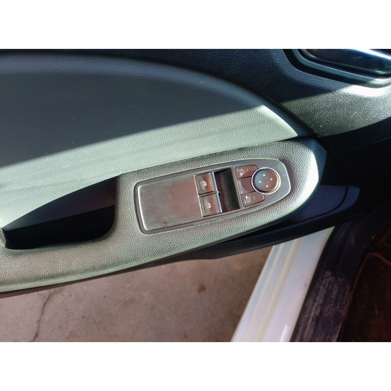 Recambio de mando elevalunas delantero izquierdo para renault clio v (b7_) 1.5 blue dci 85 (b7ag) referencia OEM IAM   