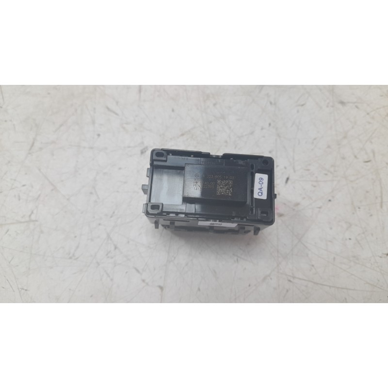 Recambio de mando elevalunas trasero izquierdo para mercedes-benz clase c (w206) c 200 d (206.003) referencia OEM IAM A223905190