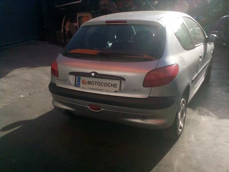 peugeot 206 berlina del año 2000