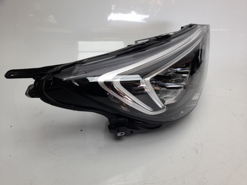 Recambio de faro derecho para opel crossland x excellence referencia OEM IAM 39153436  