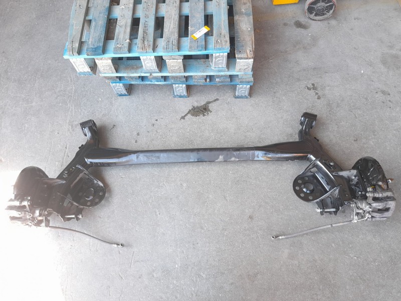 Recambio de puente trasero para kia rio iv (yb, sc, fb) 1.25 referencia OEM IAM 55100H8110  