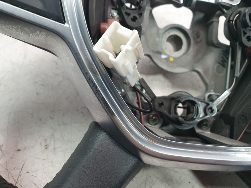 Recambio de volante para dacia duster (hs_) 1.2 tce 125 referencia OEM IAM 484004459R  