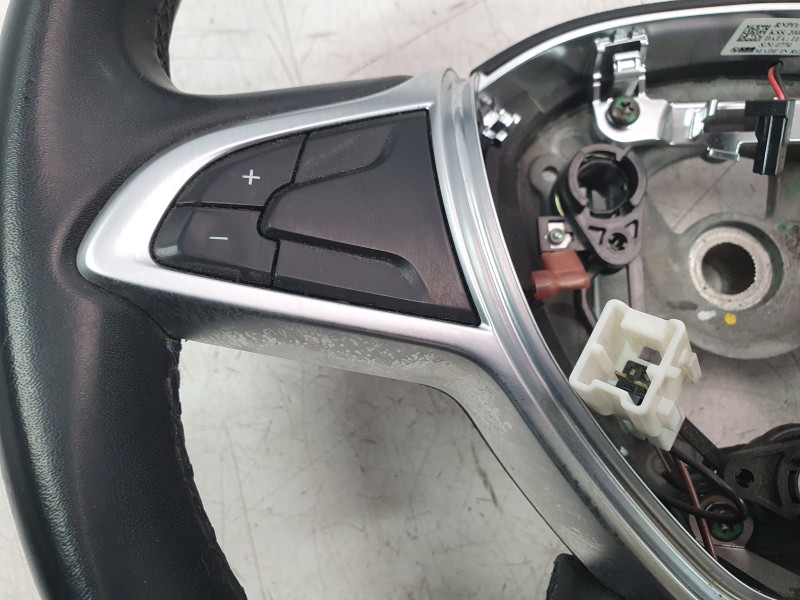 Recambio de volante para dacia duster (hs_) 1.2 tce 125 referencia OEM IAM 484004459R  