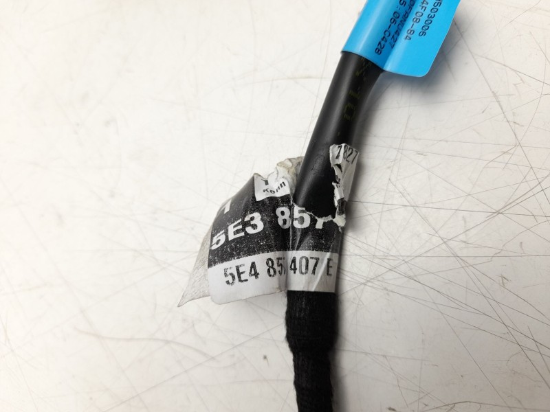 Recambio de retrovisor izquierdo para skoda octavia iv (nx3, nn3, pv3) 2.0 tdi referencia OEM IAM 5E3857537A7W  