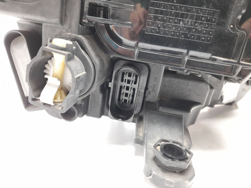 Recambio de faro izquierdo para seat arona (kj7, kjp) 1.0 tsi referencia OEM IAM 6F1941015B  10121371004/11854511/9010073