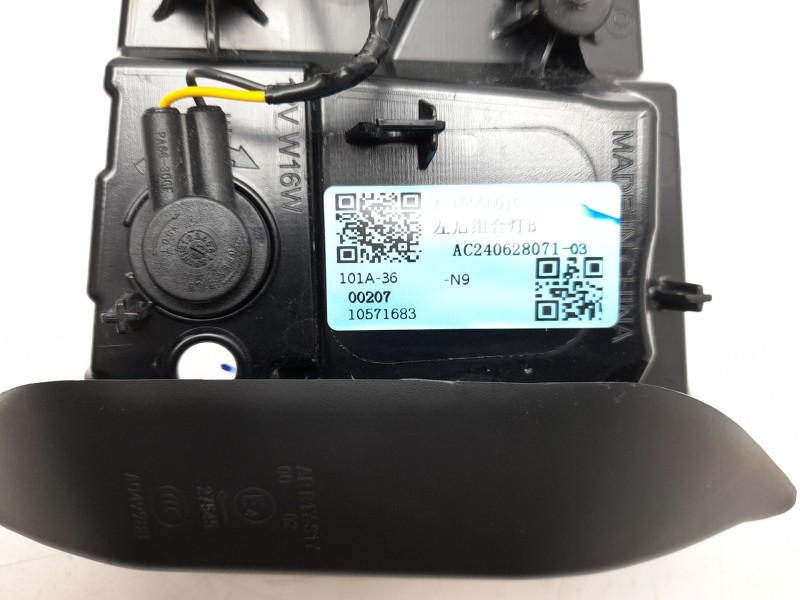 Recambio de piloto trasero izquierdo interior para mg zs suv (azs1) 1.5 vti referencia OEM IAM 10571683  