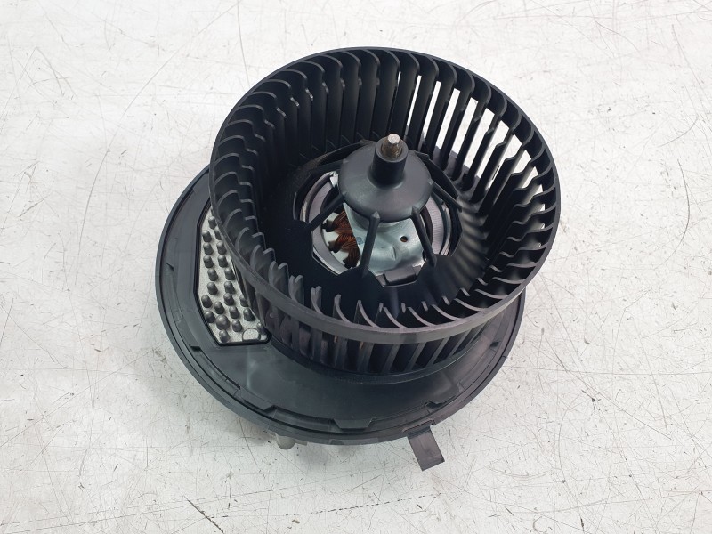 Recambio de ventilador calefaccion para volkswagen touran (5t1) 2.0 tdi referencia OEM IAM 5WB819021A  