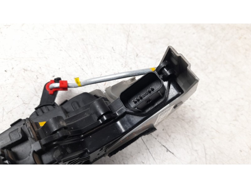 Recambio de cerradura puerta delantera derecha para kia xceed drive referencia OEM IAM 81320J7000  