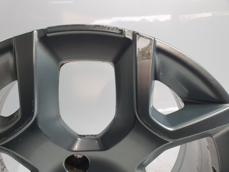 Recambio de llanta para jeep avenger referencia OEM IAM 52197382  