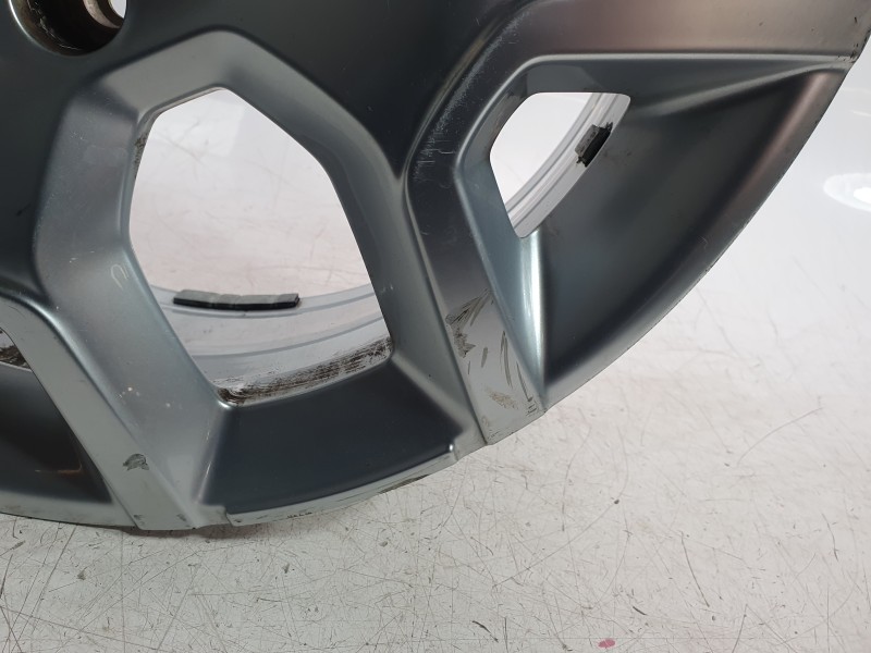 Recambio de llanta para jeep avenger referencia OEM IAM 52197382  
