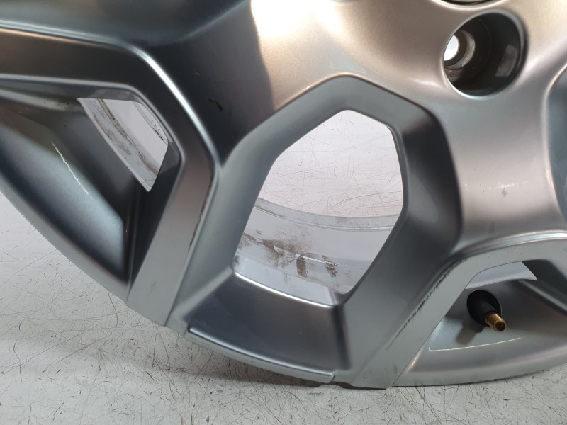 Recambio de llanta para jeep avenger referencia OEM IAM 52197382  