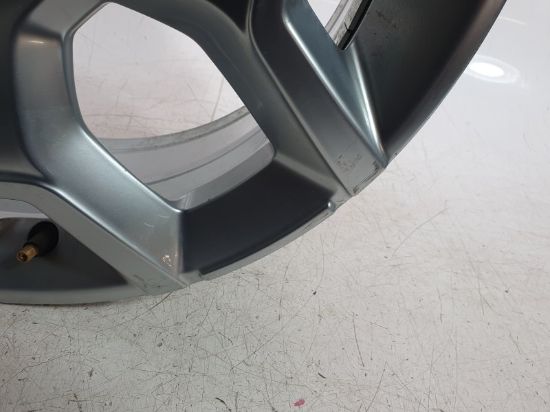 Recambio de llanta para jeep avenger referencia OEM IAM 52197382  