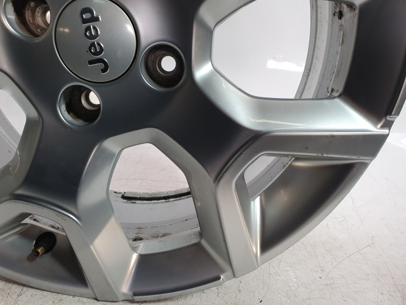 Recambio de llanta para jeep avenger referencia OEM IAM 52197382  