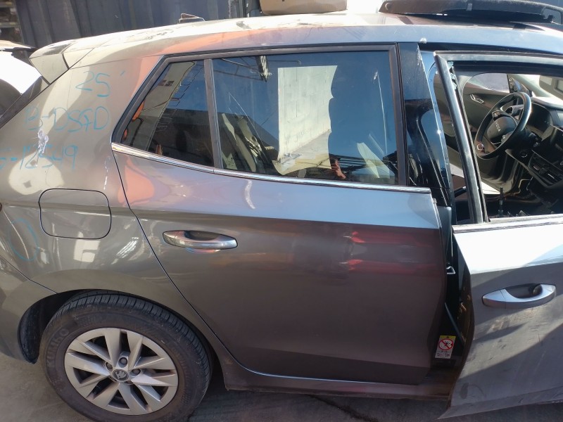 Recambio de puerta trasera derecha para skoda fabia iv (pj3) 1.0 mpi referencia OEM IAM   