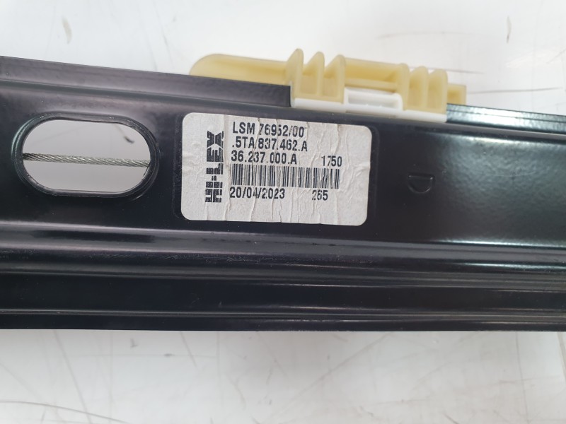 Recambio de elevalunas delantero derecho para volkswagen touran (5t1) 2.0 tdi referencia OEM IAM 5TA837462A  