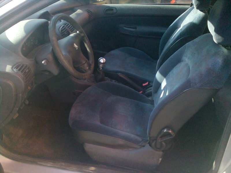 peugeot 206 berlina del año 2000