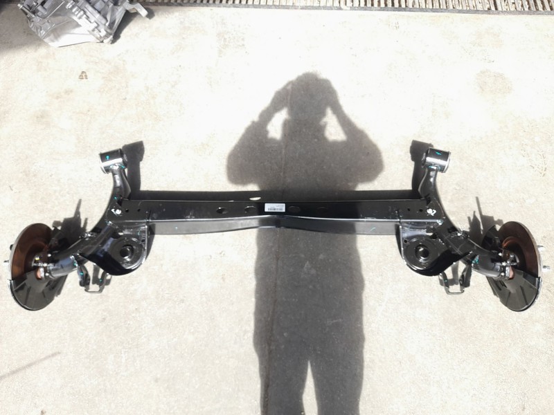 Recambio de puente trasero para mg zs 1.5 hybrid+ referencia OEM IAM 18881666  