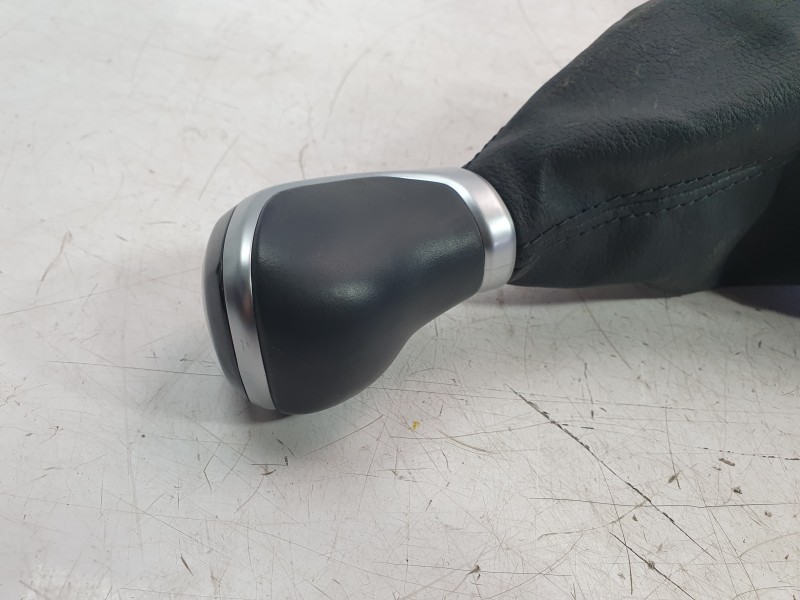 Recambio de pomo palanca cambio para volkswagen touran (5t1) 2.0 tdi referencia OEM IAM 5TB711113HFE  