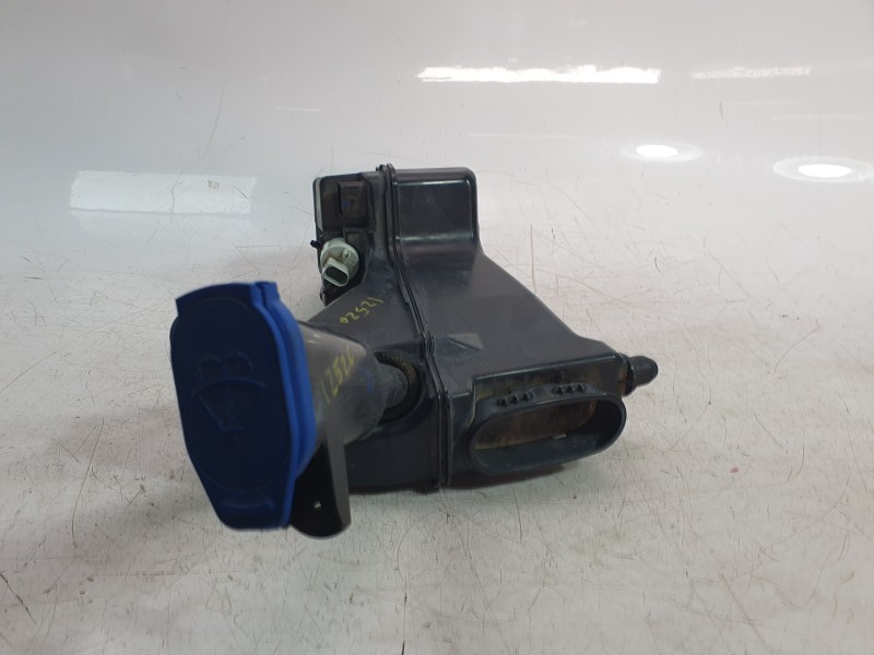 Recambio de deposito limpia para mercedes-benz clase c (w206) c 200 d (206.003) referencia OEM IAM A2068600300  