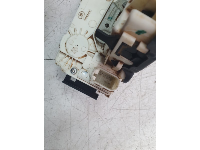 Recambio de cerradura puerta trasera izquierda para maserati levante suv (m161) 3.0 d q4 referencia OEM IAM 670033468  