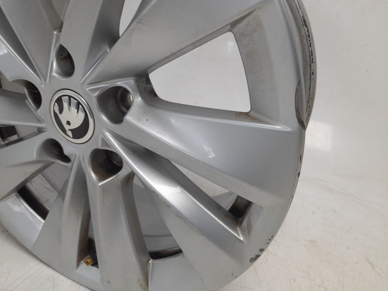 Recambio de llanta para skoda octavia iv (nx3, nn3, pv3) 2.0 tdi referencia OEM IAM 5E3601025AH  