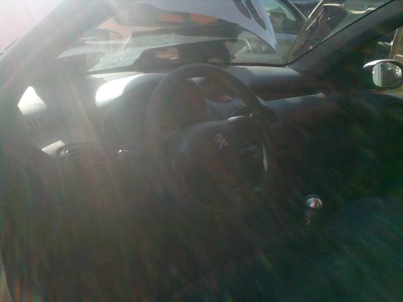 peugeot 206 berlina del año 2000