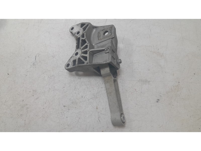 Recambio de soporte motor izquierdo para land rover discovery sport (l550) 2.0 d 4x4 referencia OEM IAM GJ326P096AE  