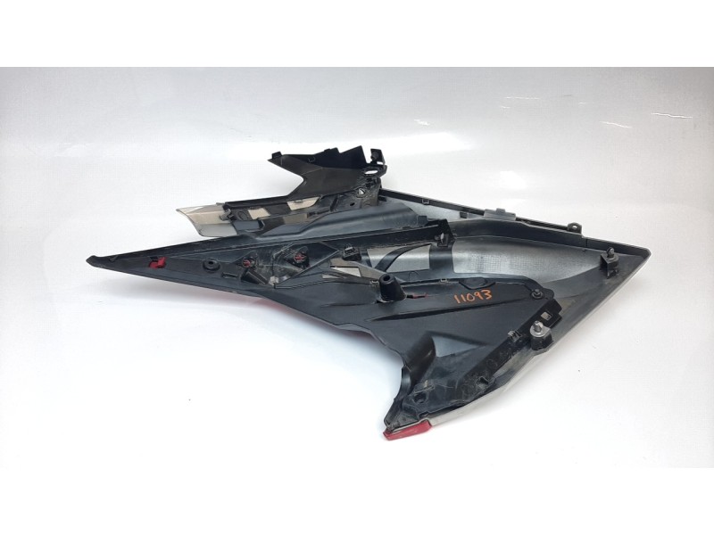 Recambio de moldura para honda nc 750 referencia OEM IAM 64371MKWD00  