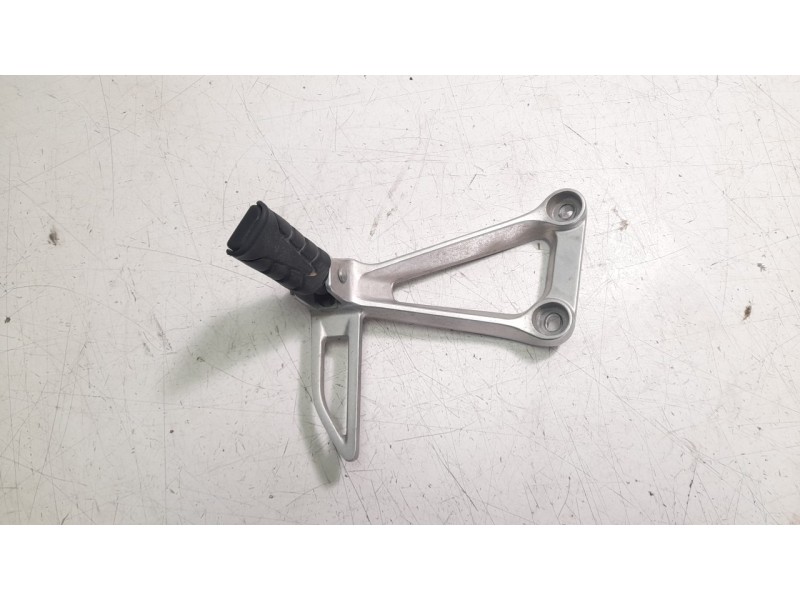 Recambio de estribera izquierda para honda cb (251cc - 500cc) cb 500 x (pc64, pc46, pc59) referencia OEM IAM 50725MGZJ00  