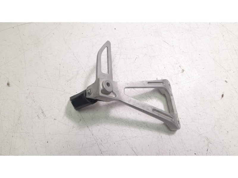 Recambio de estribera izquierda para honda cb (251cc - 500cc) cb 500 x (pc64, pc46, pc59) referencia OEM IAM 50725MGZJ00  