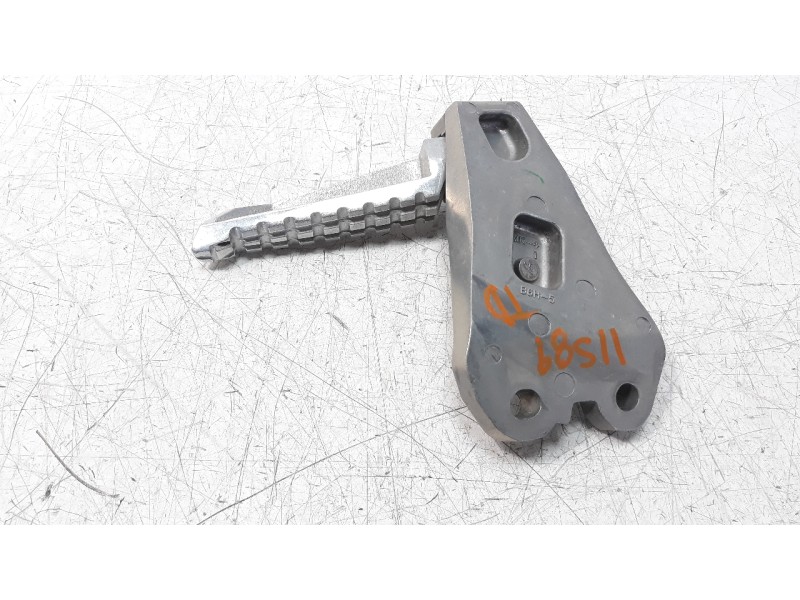 Recambio de estribo para yamaha nmax nmax 125 referencia OEM IAM B6HF74400000  