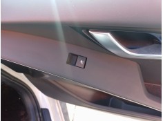 MANDO ELEVALUNAS DELANTERO DERECHO 93581AT200 