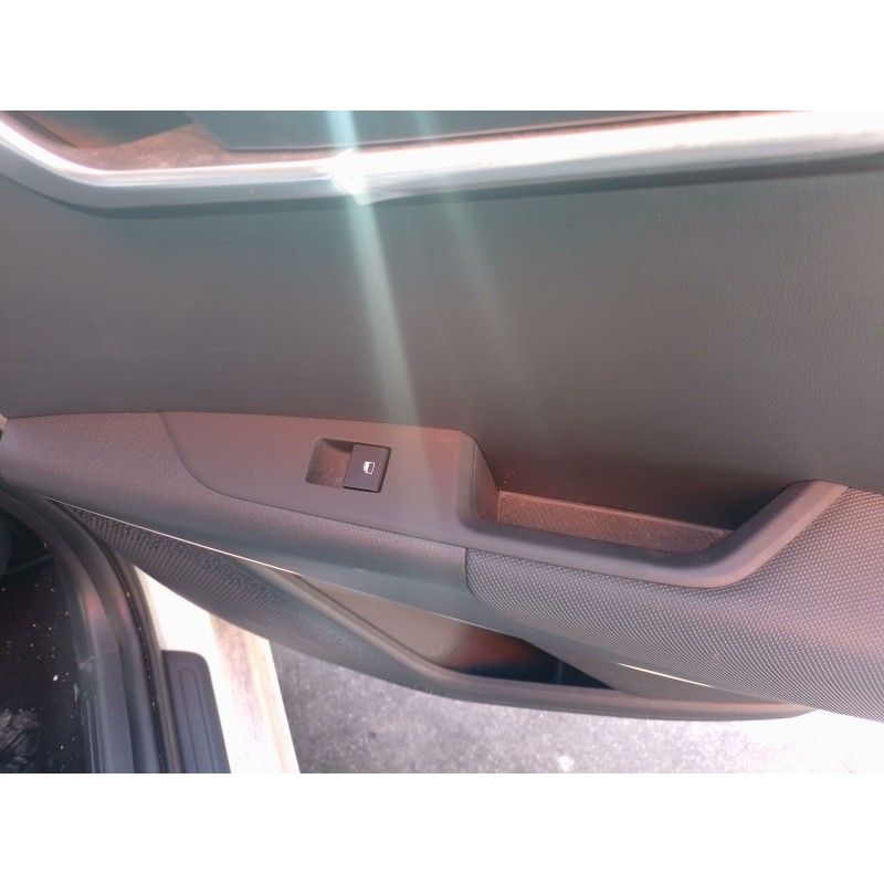 Recambio de mando elevalunas trasero derecho para kia niro ii (sg2) 1.6 gdi hybrid referencia OEM IAM   