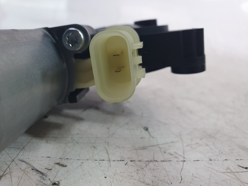 Recambio de motor elevalunas trasero izquierdo para hyundai kona maxx 2wd referencia OEM IAM 83450BE100  